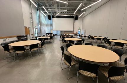 Midtown I in Banquet Rounds set up.